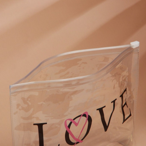 Косметичка из прозрачного PVC 21 х2 х14 см «LOVE» NAZAMOK