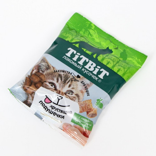 Лакомство для кошек Titbit Хрустящие подушечки, сыр/паштет из кролика, 30 г TiTBiT