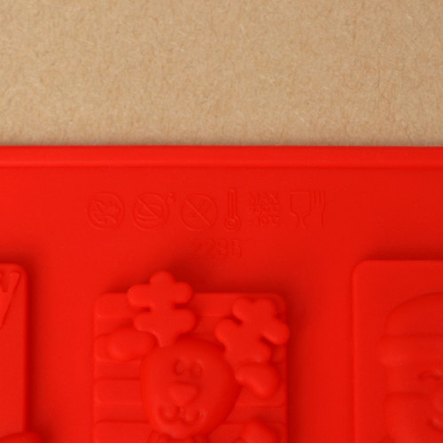 Форма силиконовая для украшений Доляна «Рождество», 30×17 см, 16 ячеек, цвет красный Доляна