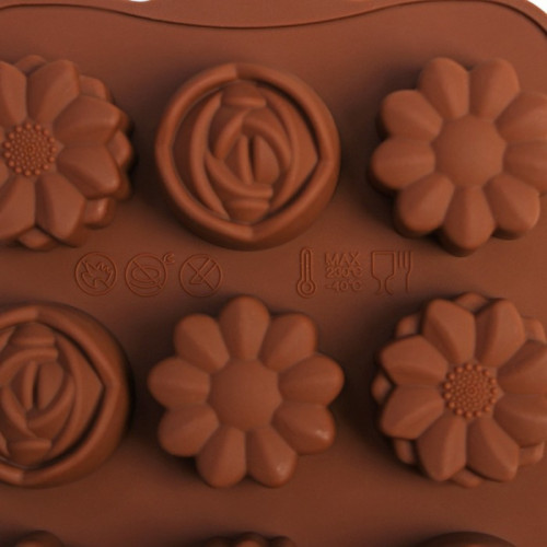 Форма силиконовая для шоколада Доляна «Ассорти», 22×10,5×1,5 см, 15 ячеек (d=2,7 см), цвет коричневый Доляна