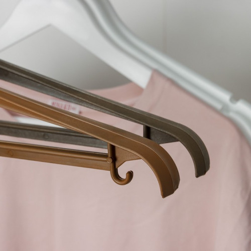 Вешалка-плечики для верхней одежды, размер 56-68, цвет МИКС (производитель не указан)