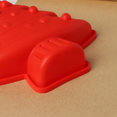 Форма силиконовая для выпечки Доляна «Ёлочка с гирляндой», 18×14,5×3,5 см, цвет красный Доляна