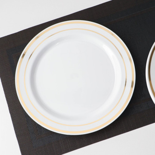 Тарелка пластиковая одноразовая, 26 см, круглая, плоская, цвет белый с золотой каёмкой (производитель не указан)