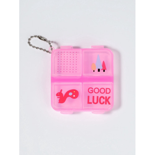 Таблетница «GOOD LUCK», с цепочкой, 6,5 × 6 × 1,5 см, 4 секции, цвет МИКС ONLITOP