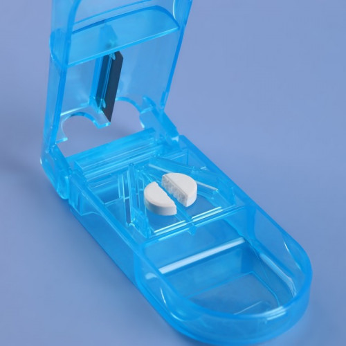 Таблетница с таблеторезкой, 8,5 × 4 × 2 см, 1 секция, цвет МИКС ONLITOP